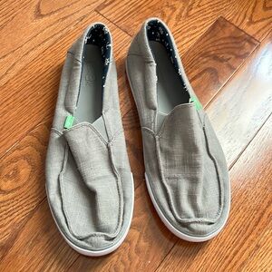 Sanuk slip on 12
